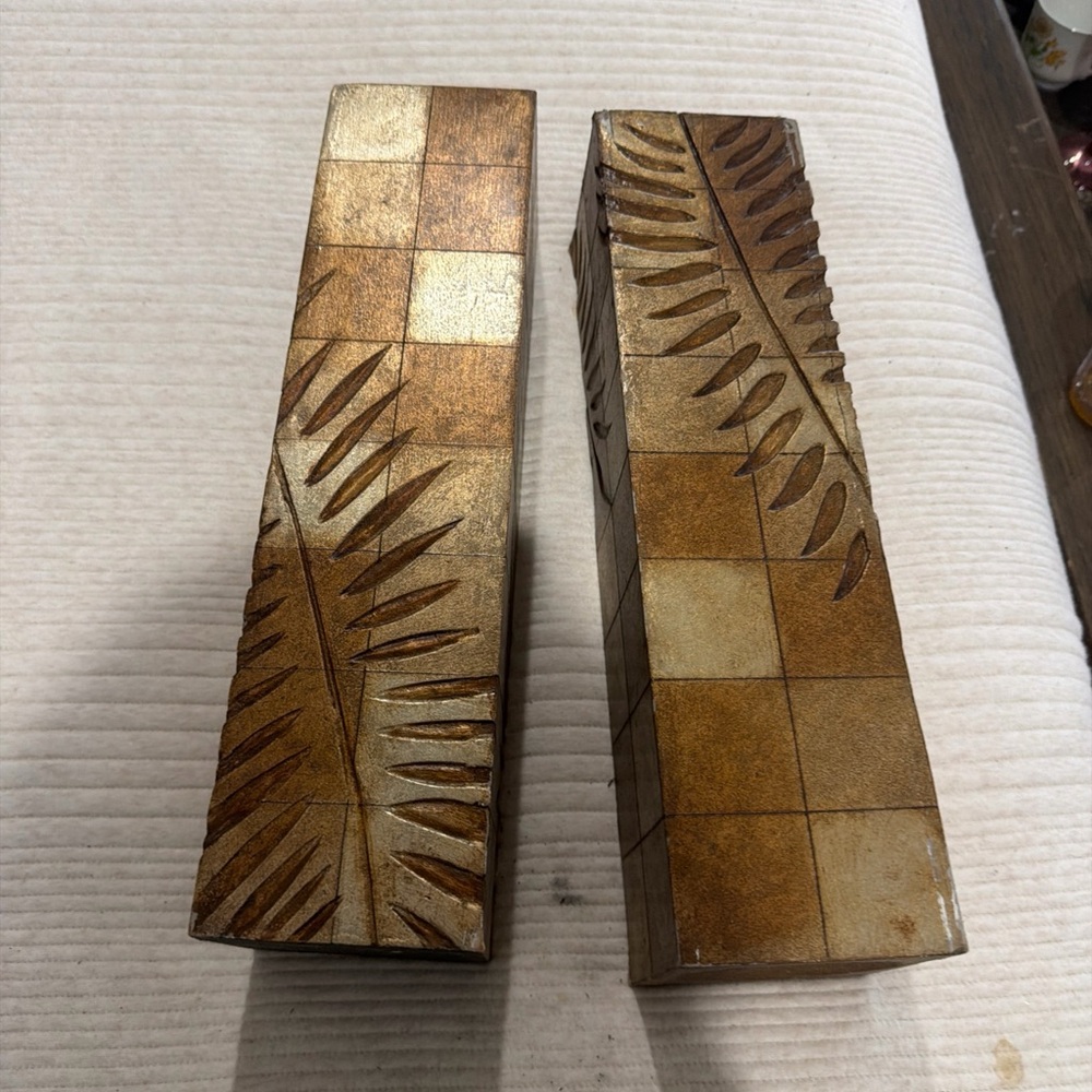 Decorative Wooden Bookends with Leaf Design